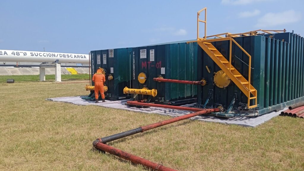 Hussein Kadour Ponce Maintenance and washing of land tanks and platforms.